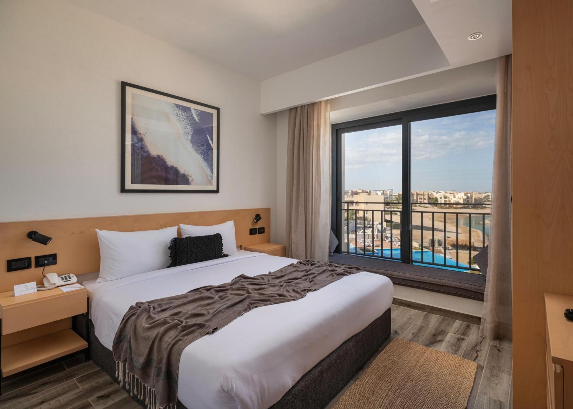 Junior Suite with rooftop Lagoon & Pool View