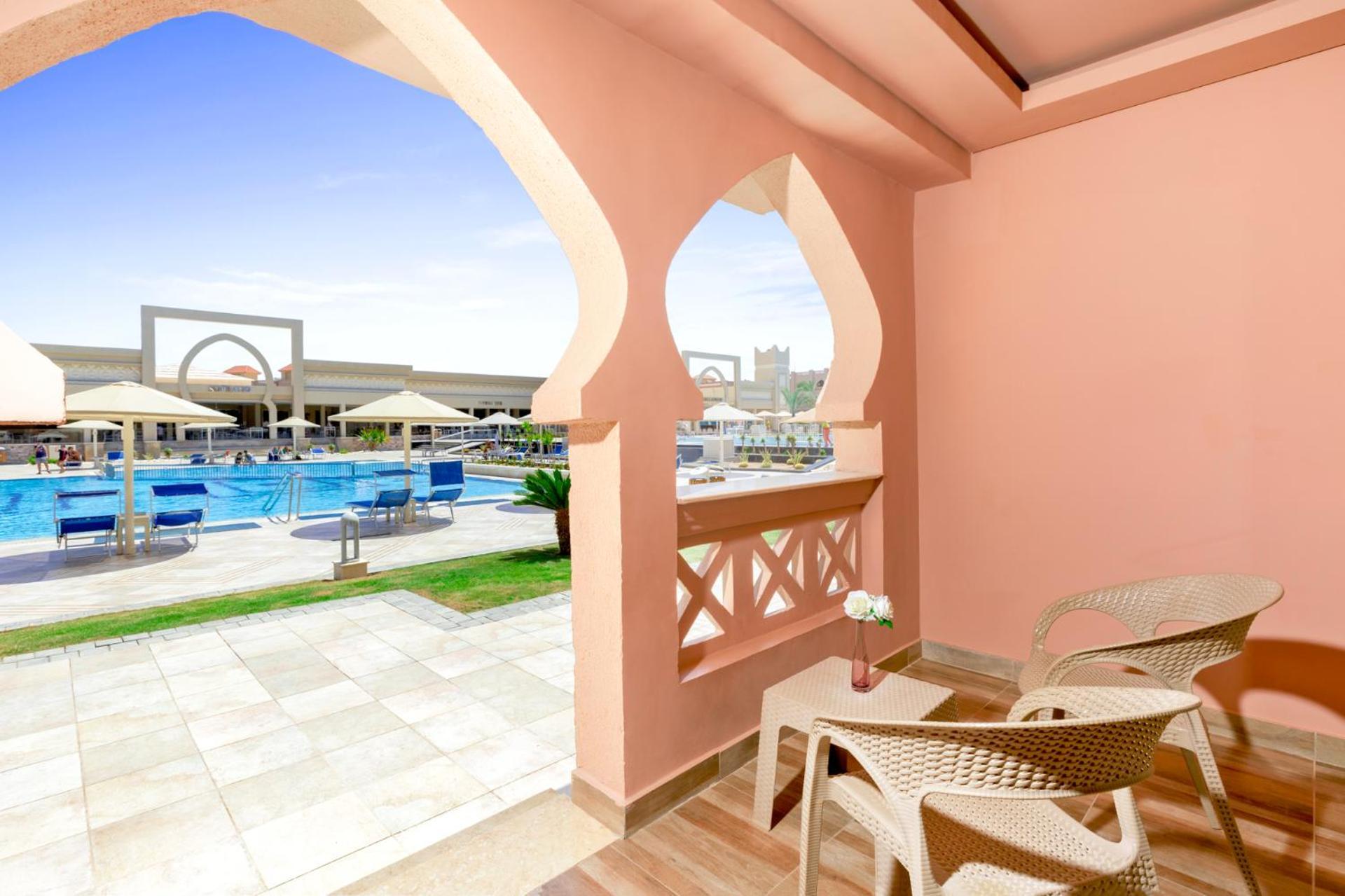 Deluxe Doppelzimmer mit Poolblick