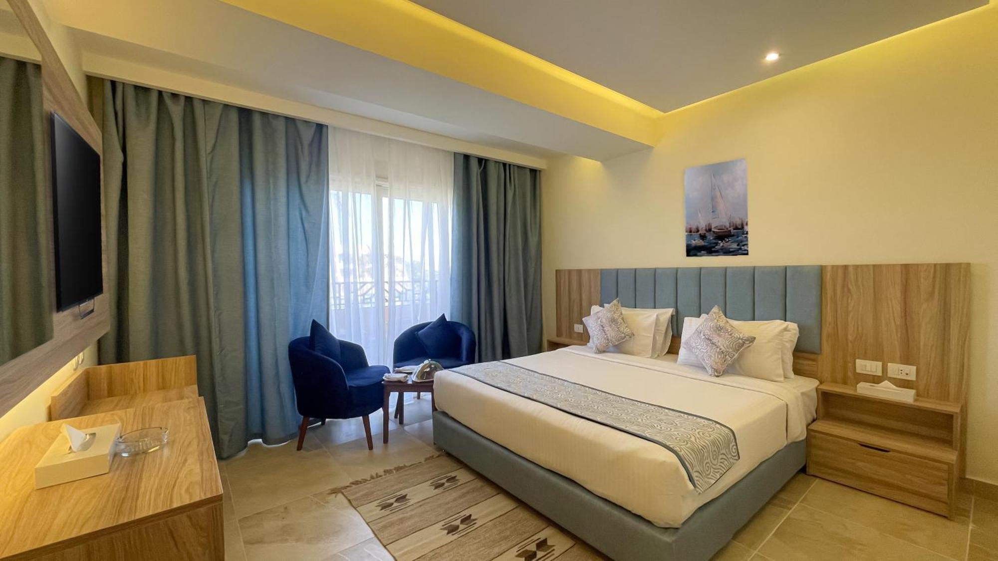 Deluxe Double or Twin Room Pool View