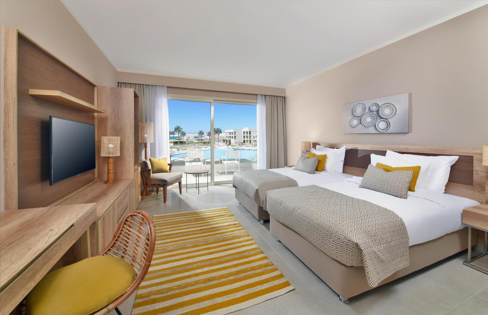 Superior Zimmer mit Queensize-Bett und Poolblick