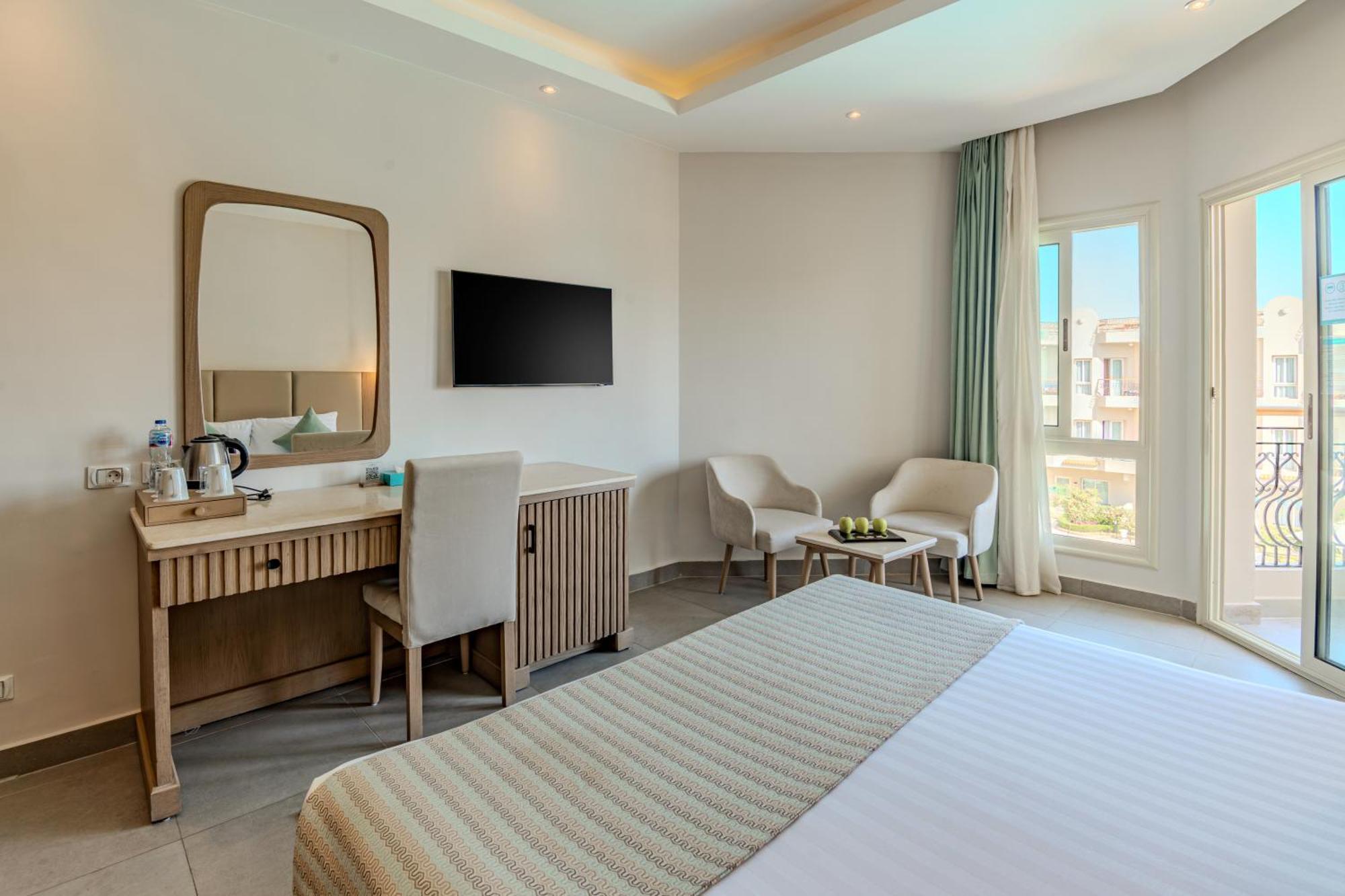 Chambre Double ou Lits Jumeaux Supérieure - Vue sur Piscine