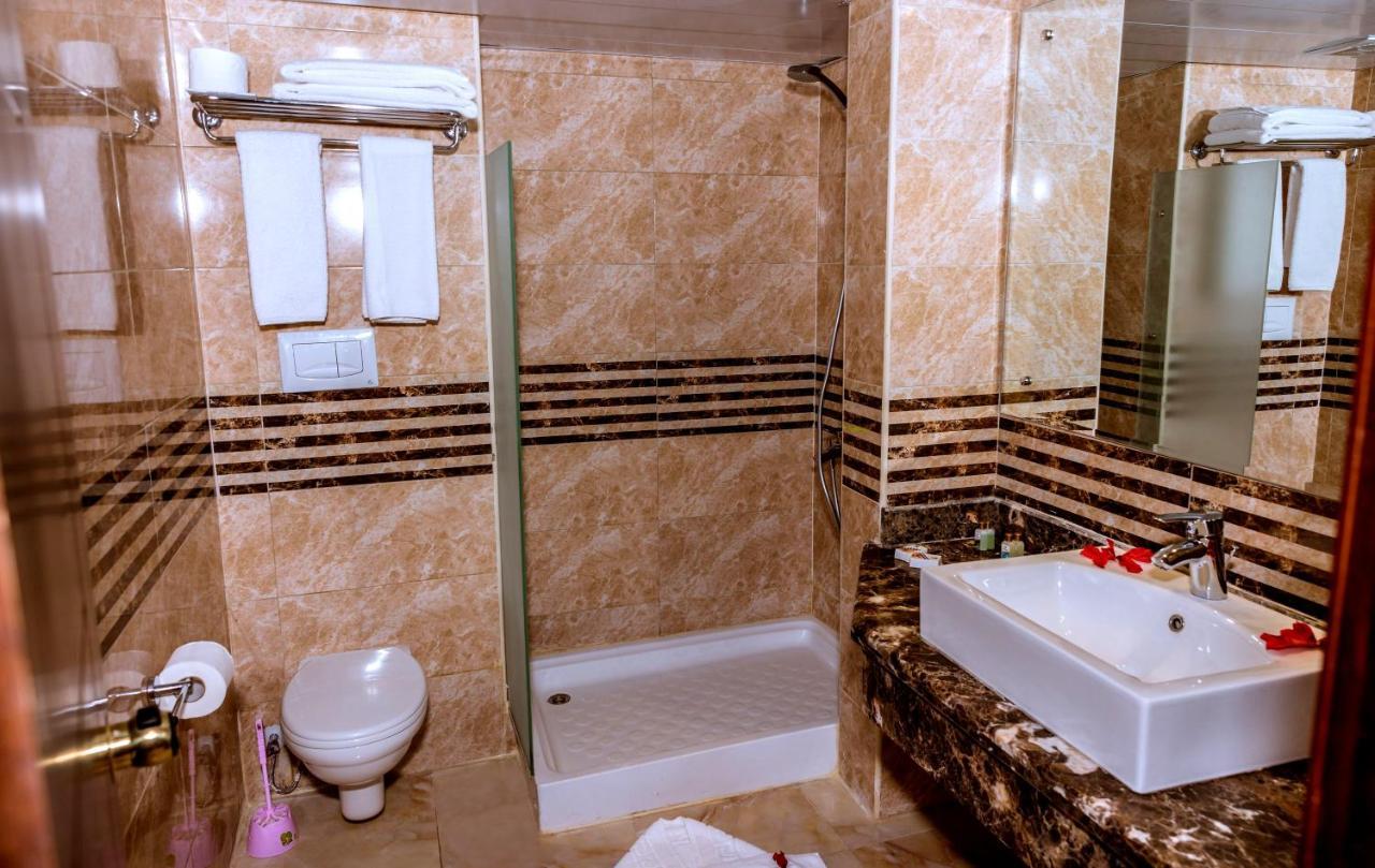 Deluxe Doppelzimmer mit seitlichem Meerblick